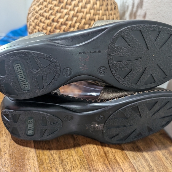 Remonte Women's US11.5EU42 "Dorndorf" Metallic Bronze Laser Cut Athleisure Shoes - Picture 7 of 9